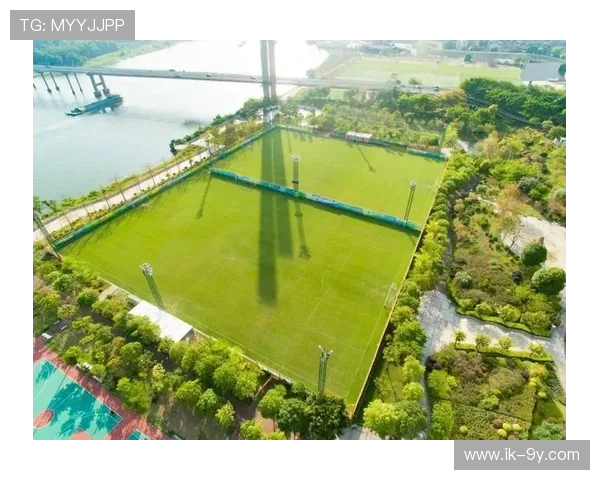 新浦区哪些地方适合踢足球并提供良好设施和服务